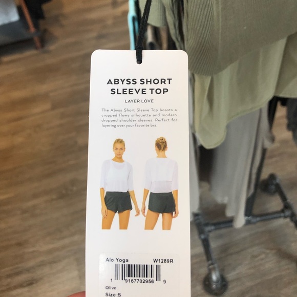 ALO abyss short sleeve top sage green - Picture 6 of 6